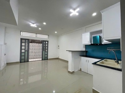 Giảm 300tr  nhà vuông 2 tầng 31m2   thích quảng đức pn 0