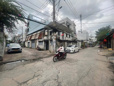 Bán nhà lô góc 2 mặt tiền hẻm mã lò gần bệnh viện bình tân, 9,6x20m, cấp 4, 10,9 tỷ. 0