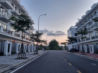 Cần bán 2 căn liền nhau shophouse trục chính kđt phúc tiến, an dương 2