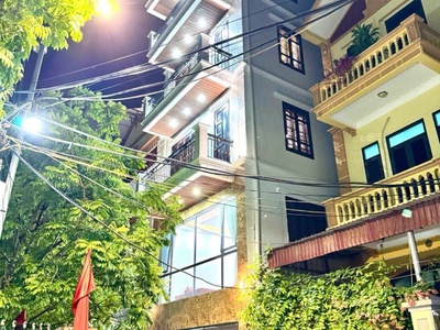 Hiếm - ngõ ô tô tránh - view sân chơi - 6 tầng thang máy - ngõ thông -  ô tô ngủ trong nhà - cách 0