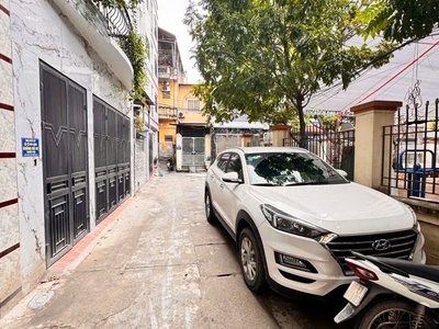 Hiếm - ngõ ô tô tránh - view sân chơi - 6 tầng thang máy - ngõ thông -  ô tô ngủ trong nhà - cách 1