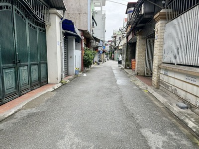 Nhà 2 tầng 40m2 ngõ 93 Chu Huy Mân, gần chợ, Aeon Mall, tiện ích ngập tràn, đường ô tô 7 chỗ, sổ đỏ 2