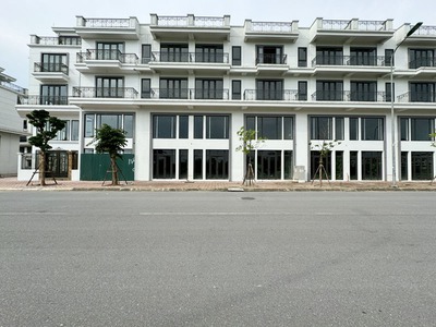 Cần bán 76,1m2 Shophouse Metropolitan - Nguyễn Mậu Tài. Hai mặt đường trước sau, view Quảng Trường 1