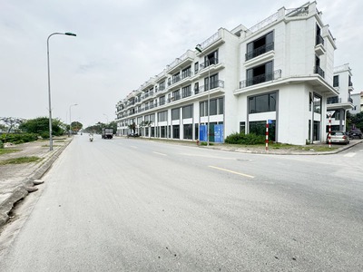 Cần bán 76,1m2 Shophouse Metropolitan - Nguyễn Mậu Tài. Hai mặt đường trước sau, view Quảng Trường 3