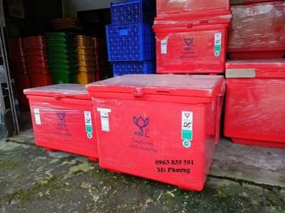 Thùng đá Thái Lan Hoa Sen 450lit màu đỏ nổi bật, có chân và nắp rời tiện lợi 4