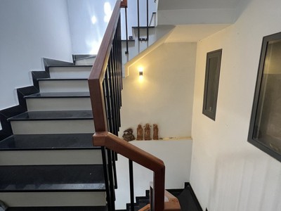 Kiệt ô tô thông sát mt núi thành, 51m2, 3 tầng, 3pn, kd, 4.x tỷ 0