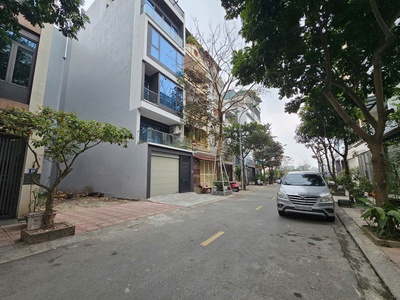  bán đất đấu giá việt hưng   75m    mt 4.5m   vỉa hè, ô tô tránh   23.5 tỷ  2