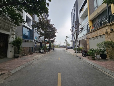  bán đất đấu giá việt hưng   75m    mt 4.5m   vỉa hè, ô tô tránh   23.5 tỷ  1