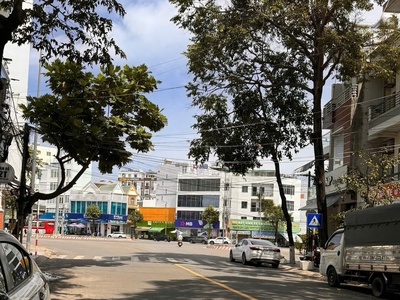 Bán nhà mặt tiền kinh doanh giáp vòng xoay nguyễn đức cảnh   hoàng diệu khu phước long. 0