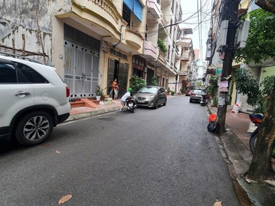 Cho thuê nhà 4 tầng,5 ngủ,4 wc ngõ 120 trần cung gần bệnh viện e,đh điện lực 1