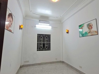 Cho thuê nhà 4 tầng,5 ngủ,4 wc ngõ 120 trần cung gần bệnh viện e,đh điện lực 2