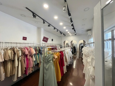 Minh cần sang nhượng shop thời trang địa chỉ : lê văn sỹ, phường 14, quận 3 2
