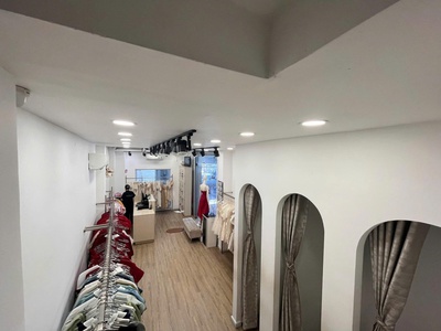 Minh cần sang nhượng shop thời trang địa chỉ : lê văn sỹ, phường 14, quận 3 3