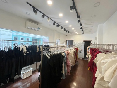 Minh cần sang nhượng shop thời trang địa chỉ : lê văn sỹ, phường 14, quận 3 1