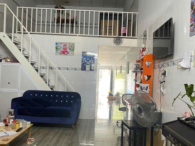 Chủ cần ra 1 lô kèm nhà cấp 4 , xây full, 3p ngủ, 1p thờ,1p quán , 3wc,gác đổ kiên cố, vào ở liền. 0