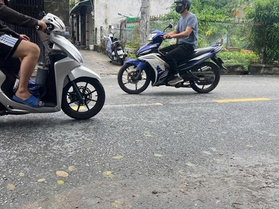 Nhà xinh 1 lầu sổ hồng riêng đường 4m liên khu 2-5 q12 0