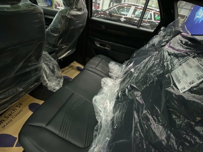 Ford Everest Titanium 4x4 2025   Màu Xám Uy Quyền - SẴN XE 3