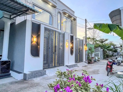 Căn nhà 95m , 2 tầng hiện đại giá 2 tỷ 100   pháp lý chuẩn 0