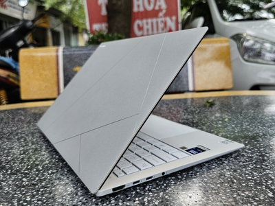Asus Zenbook Utra7-258V 32/1T 2.8k. oled.120hz 600nit 3