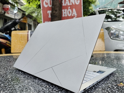 Asus Zenbook Utra7-258V 32/1T 2.8k. oled.120hz 600nit 1