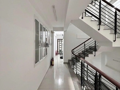Tòa nhà 6 tầng   20 phòng khép kín   ngay đh văn lang   94m   4x24    thu nhập 1 tỷ/năm 2