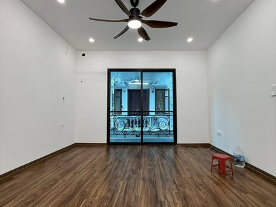 Cần bán siêu phẩm Nguyễn Khang 32m2, 5T, ô tô đỗ cửa, gần phố HÀNG HIẾM - DÂN XÂY - SỔ A4 - NGÕ 3M - 5