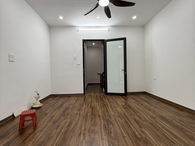 Cần bán siêu phẩm Nguyễn Khang 32m2, 5T, ô tô đỗ cửa, gần phố HÀNG HIẾM - DÂN XÂY - SỔ A4 - NGÕ 3M - 6