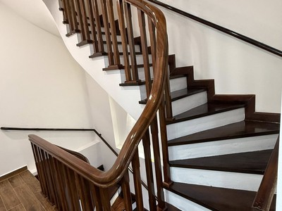 Cần bán siêu phẩm Nguyễn Khang 32m2, 5T, ô tô đỗ cửa, gần phố HÀNG HIẾM - DÂN XÂY - SỔ A4 - NGÕ 3M - 7