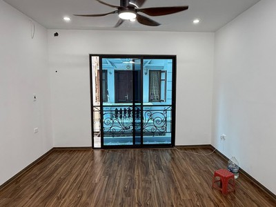 Cần bán siêu phẩm Nguyễn Khang 32m2, 5T, ô tô đỗ cửa, gần phố HÀNG HIẾM - DÂN XÂY - SỔ A4 - NGÕ 3M - 8
