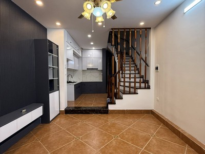 Cần bán siêu phẩm Nguyễn Khang 32m2, 5T, ô tô đỗ cửa, gần phố HÀNG HIẾM - DÂN XÂY - SỔ A4 - NGÕ 3M - 1