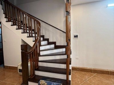 Cần bán siêu phẩm Nguyễn Khang 32m2, 5T, ô tô đỗ cửa, gần phố HÀNG HIẾM - DÂN XÂY - SỔ A4 - NGÕ 3M - 3