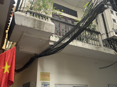 Nhà phân cán bộ - chủ xác định bán đất tặng nhà - ô tô dừng đỗ ngày đêm - 3 mặt ngõ   3 tầng 0