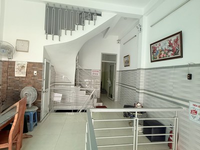 Bán nhà trọ 5 lầu có hầm sát sân bay hxh phạm văn đồng 81m2 ngang 4.5m 10pn chỉ 12.5 tỷ 4