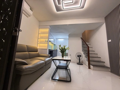 Bán nhà ngõ phố trung phụng đống đa 30m 5 tầng 0