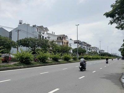 Bán nhà mặt tiền , lô gốc ,phạm hùng nối dài  300 m2 ,ngang 15m chỉ 16,5 tỷ 2