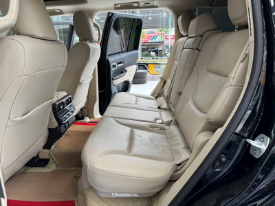 Bán Toyota Land Cruiser LC300 màu đen, Nội thất kem, sản xuất 2024. 4