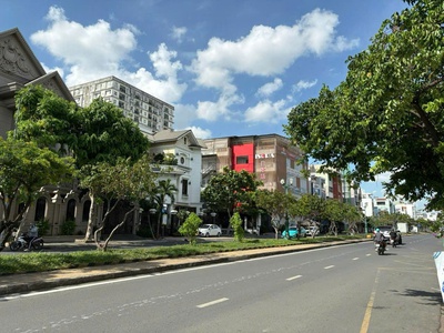 Biệt thự sang trọng   Góc 2 MT Lê Thúc Hoạch, Quận Tân Phú 11