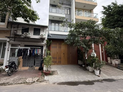 NHÀ ĐẸP LONG AN   1 TRỆT 2 LẦU - 105m2 - 2 TỶ 5 - Mua Là Lời, Ở Là Sang  0