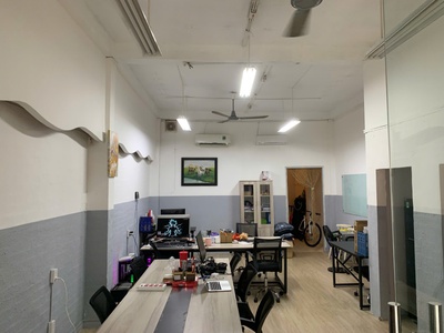 Cho thuê tầng trệt mặt bằng Cao Thắng  có nội thất cơ bản . DT: 75m2, thuận tiện đi lại buôn bán 1