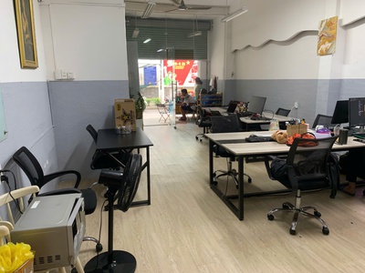 Cho thuê tầng trệt mặt bằng Cao Thắng  có nội thất cơ bản . DT: 75m2, thuận tiện đi lại buôn bán 2