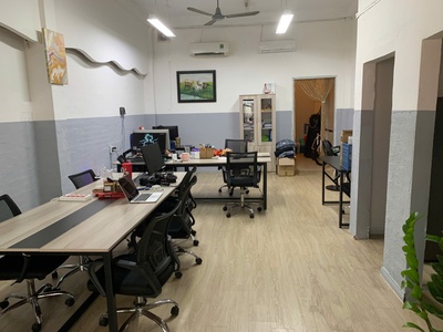 Cho thuê tầng trệt mặt bằng Cao Thắng  có nội thất cơ bản . DT: 75m2, thuận tiện đi lại buôn bán 4