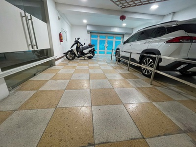 Cho thuê căn hộ mặt phố thụy khuê, 12tr/tháng. 80m, 2 ngủ, 1 vs. có thang máy, ô tô tận cửa. 0