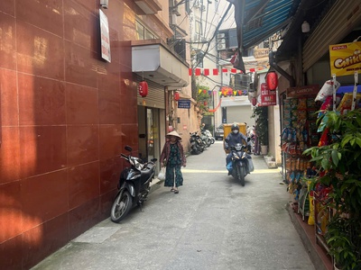 Bán nhà ngõ phố ngô thì nhậm hai bà trưng 30m 5 tầng 1