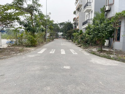 Cần bán 60m2 đất TĐC Trâu Quỳ, xã Gia Lâm. View vườn hoa, gần đường Nguyễn Mậu Tài 2