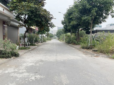 Cần bán 60m2 đất TĐC Trâu Quỳ, xã Gia Lâm. View vườn hoa, gần đường Nguyễn Mậu Tài 3