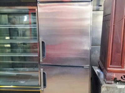 Tủ đông đứng 2 cánh inox hiệu berjaya 505L   sản xuất malaysia mới 90 0