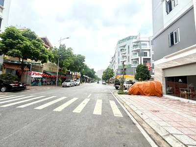 Nhà mới ô tô đỗ cửa vào nhà phố lý sơn 73m2  6 tầng mặt tiền 5m,17.2 tỷ long biên hà nội. 1