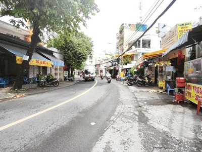 Nhỏ mà có võ. chỉ hơn 1 tỷ có nhà sổ hồng riêng, bình thạnh, đường thông 8m xe hơi tránh. 2