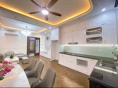 Hiếm bán nhà - 55m, 7 tầng trung tâm nguyễn văn cừ, đi bộ ra chợ -20m ra phố, thang máy - giá 10 tỷ 3