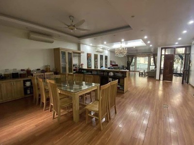 Gần hồ ngọc khánh   biệt thự mini 105m , mt 9m, thang máy, ô tô   chỉ 27 tỷ 1